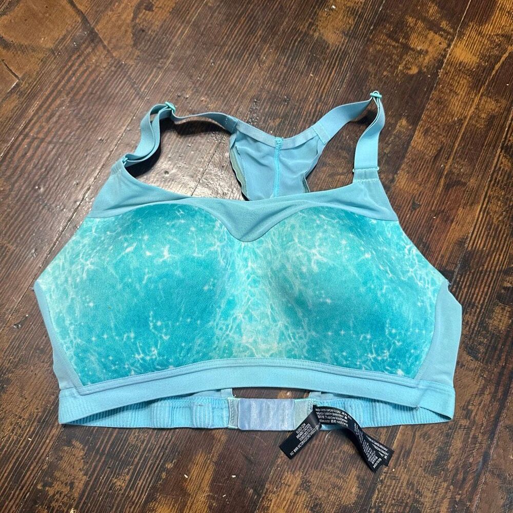Victoriaโs Secret sport turquoise Incredible lightweight 34D bra